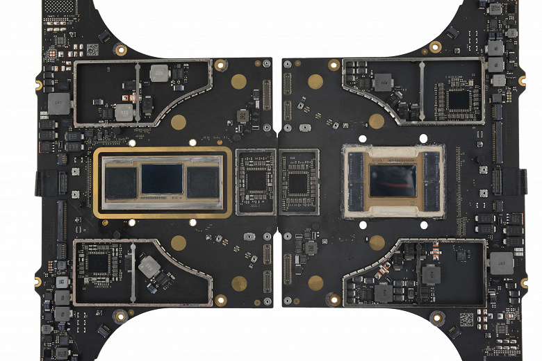M1 Pro left M1 Pro left
