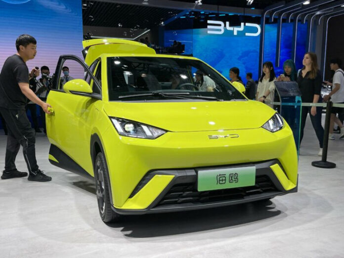 the first car with a unique battery BYD Seagull received 10,000 orders ...