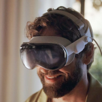 Apple plans to sell a second Vision Pro strap separately from the headset itself Vision Pro