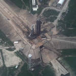 Superheavy rocket SpaceX Falcon Heavy on the launch pad seen from space: photo SpaceX