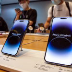 iPhone 15 Pro and 15 Pro Max are facing manufacturing issues due to Apple’s decision to enlarge their screens. iPhone 15 Pro and 15 Pro Max