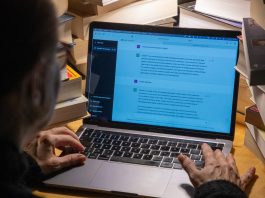 Baidu, ByteDance, and Other Chinese Tech Giants Roll Out AI Chatbots