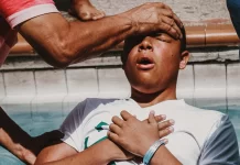 Can I Baptize Myself? Exploring the Spiritual Significance and Practical Considerations Can I baptize myself