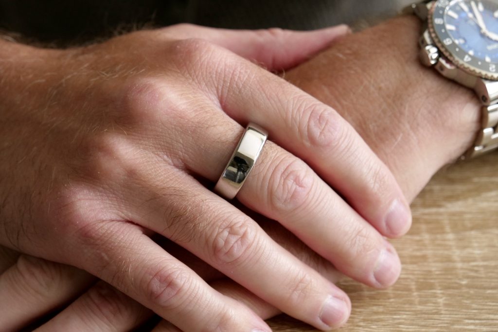 Oura-Ring-3-on-Finger