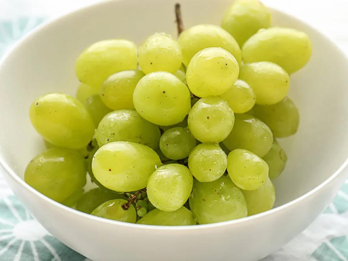 calories in green grapes