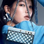 Using the Honor V Purse “smartphone-clutch” as a clutch can be potentially very expensive. Honor V Purse