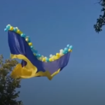 Russian Soldiers Expose Positions in Attempt to Down Ukrainian Flag Ukraine’s Tactical Gambit Flag-Tied Balloons Draw Russian Fire, Exposing Position