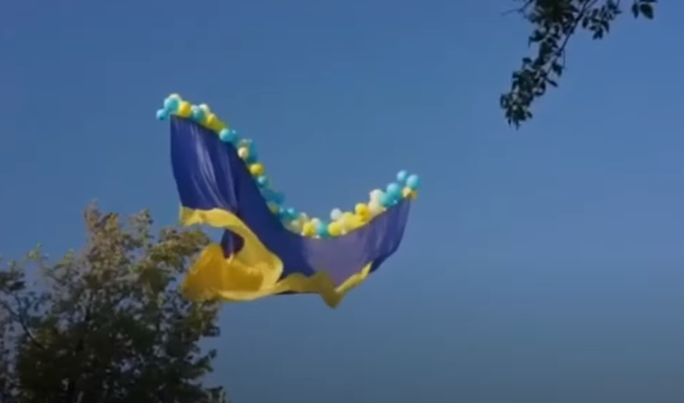 Ukraine’s Tactical Gambit Flag-Tied Balloons Draw Russian Fire, Exposing Position