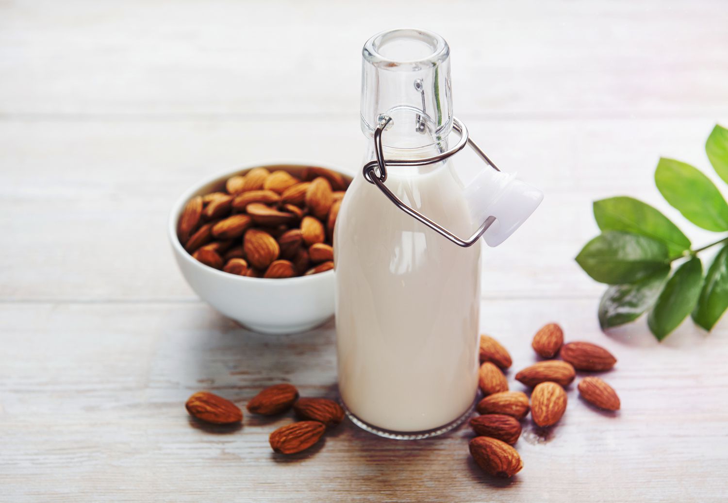 what are the benefits of almond milk
