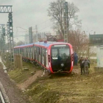 During testing, the Moscow-2020 metro train struck a dead-end prism and derailed Moscow-2020 metro train