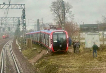 During testing, the Moscow-2020 metro train struck a dead-end prism and derailed Moscow-2020 metro train