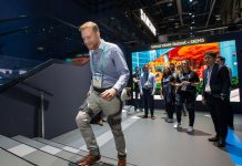 Samsung robot that can be worn on the waist and legs. Samsung robot