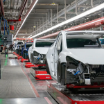 Tesla workers report explosions, bloody injuries and a robot “attack” at a factory in Texas Tesla