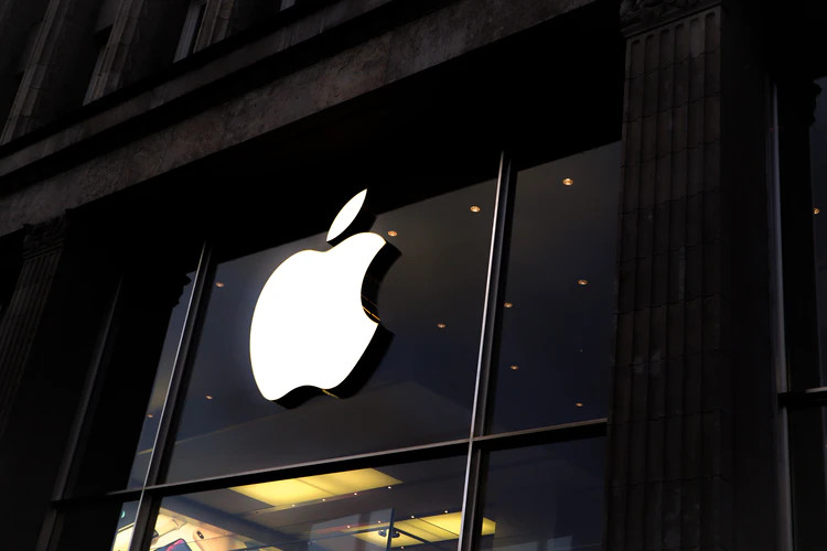 Apple Faces Sales Slump in China