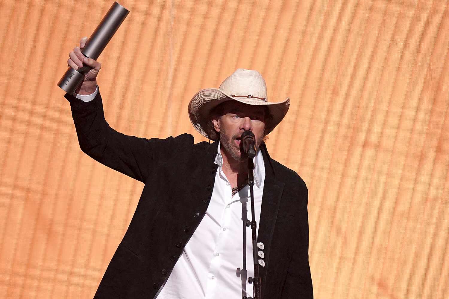 toby keith at cmt awards
