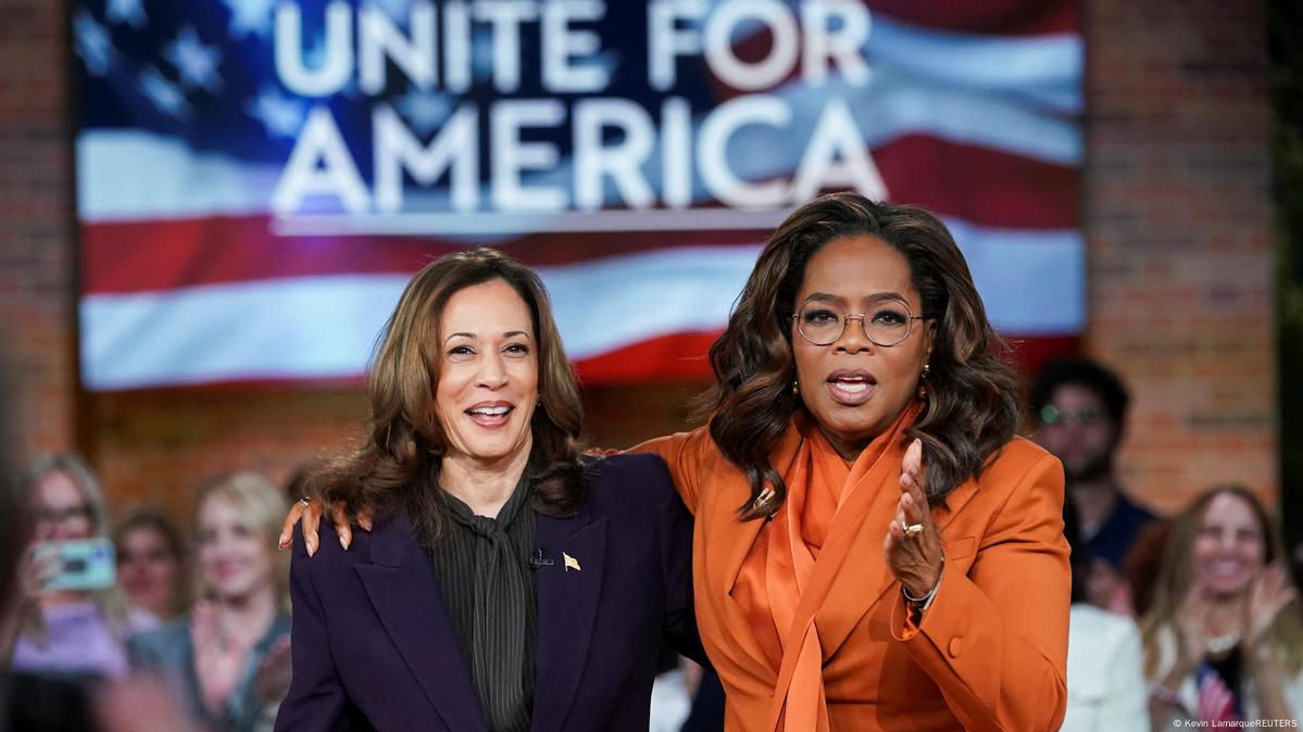 Kamala Harris Hosts Star