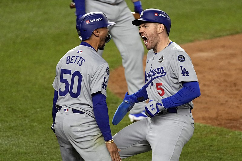 Dodgers Rally Past Yankees