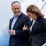 Doug Emhoff Reviews His ‘SNL’ Impersonators Doug Emhoff Reviews