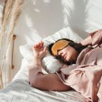 The Miraculous Results of Sleeping with Plastic Wrap and Bandages The Miraculous Results of Sleeping with Plastic Wrap and Bandages