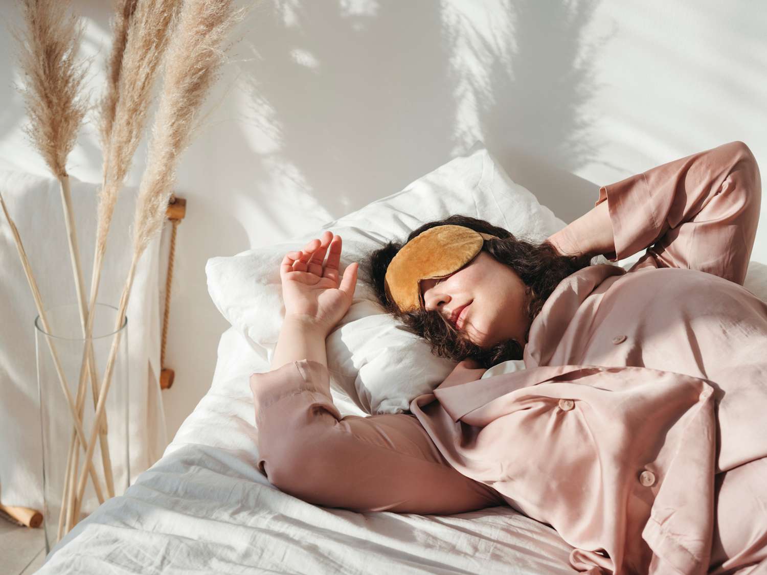 The Miraculous Results of Sleeping with Plastic Wrap and Bandages