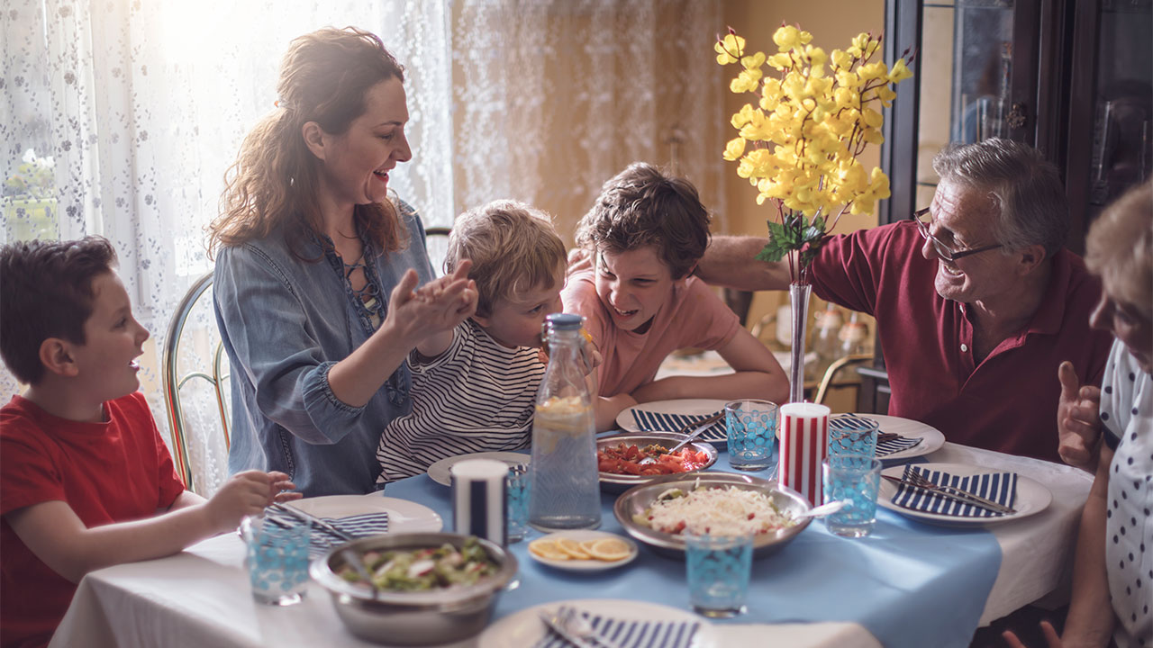 Helping Grandparents and Parents Alike Navigate Mealtimes