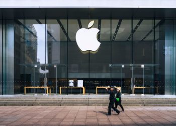 Apple Surpasses Expectations in Q1 2025