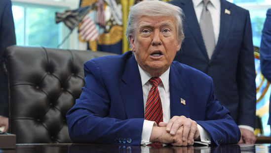 Trump Threatens 25% Tariff on Apple iPhones Trump Threatens 25% Tariff on Apple iPhones